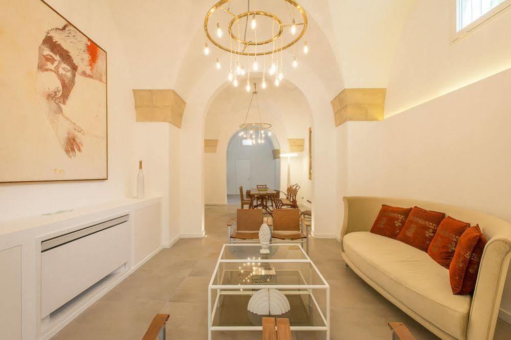 Le Bifore Charming House เลชเช ภายนอก รูปภาพ