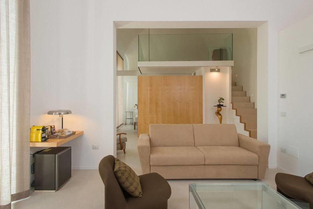 Le Bifore Charming House เลชเช ภายนอก รูปภาพ